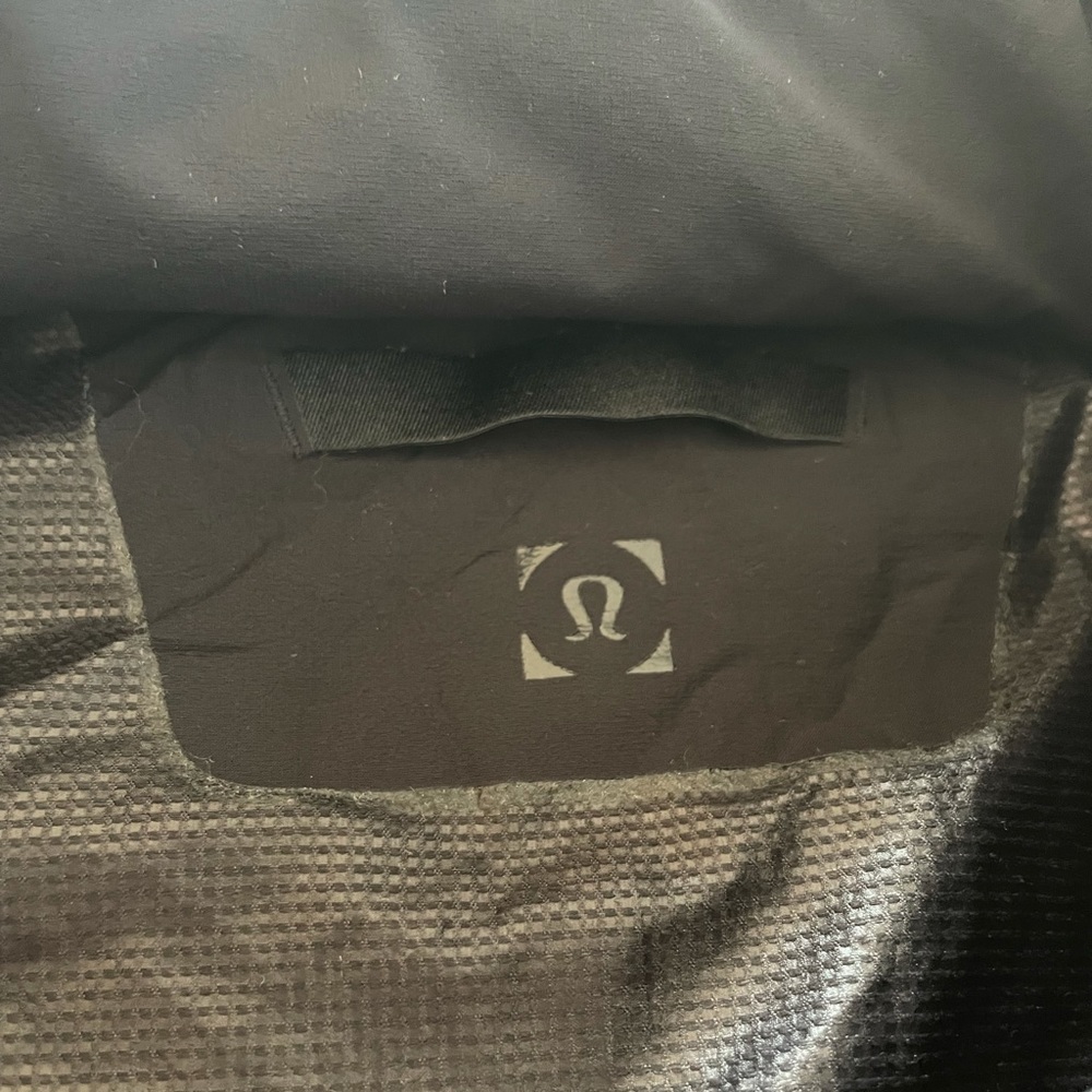 Men’s Lululemon Black lightweight jacket